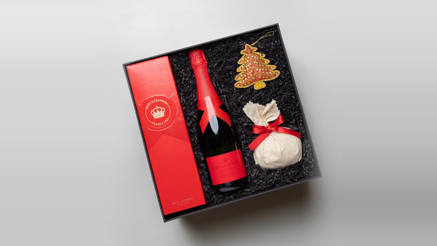 A Bubbly Christmas corporate gift box: red Moët & Chandon Impérial, a Christmas pudding and a tree ornament